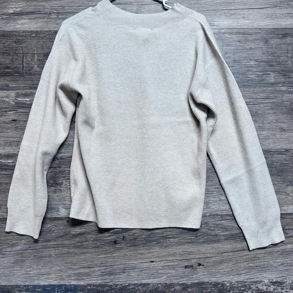 Nine West Cream V-Neck  Women’s Sweater Small - Picture 4 of 4